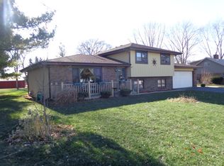 24056 Lakeview Dr, Minooka, IL 60447