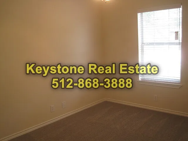 905 Lantana Dr — Photo 4