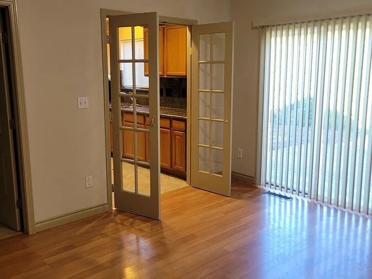 412 Alexander St NE — Photo 3