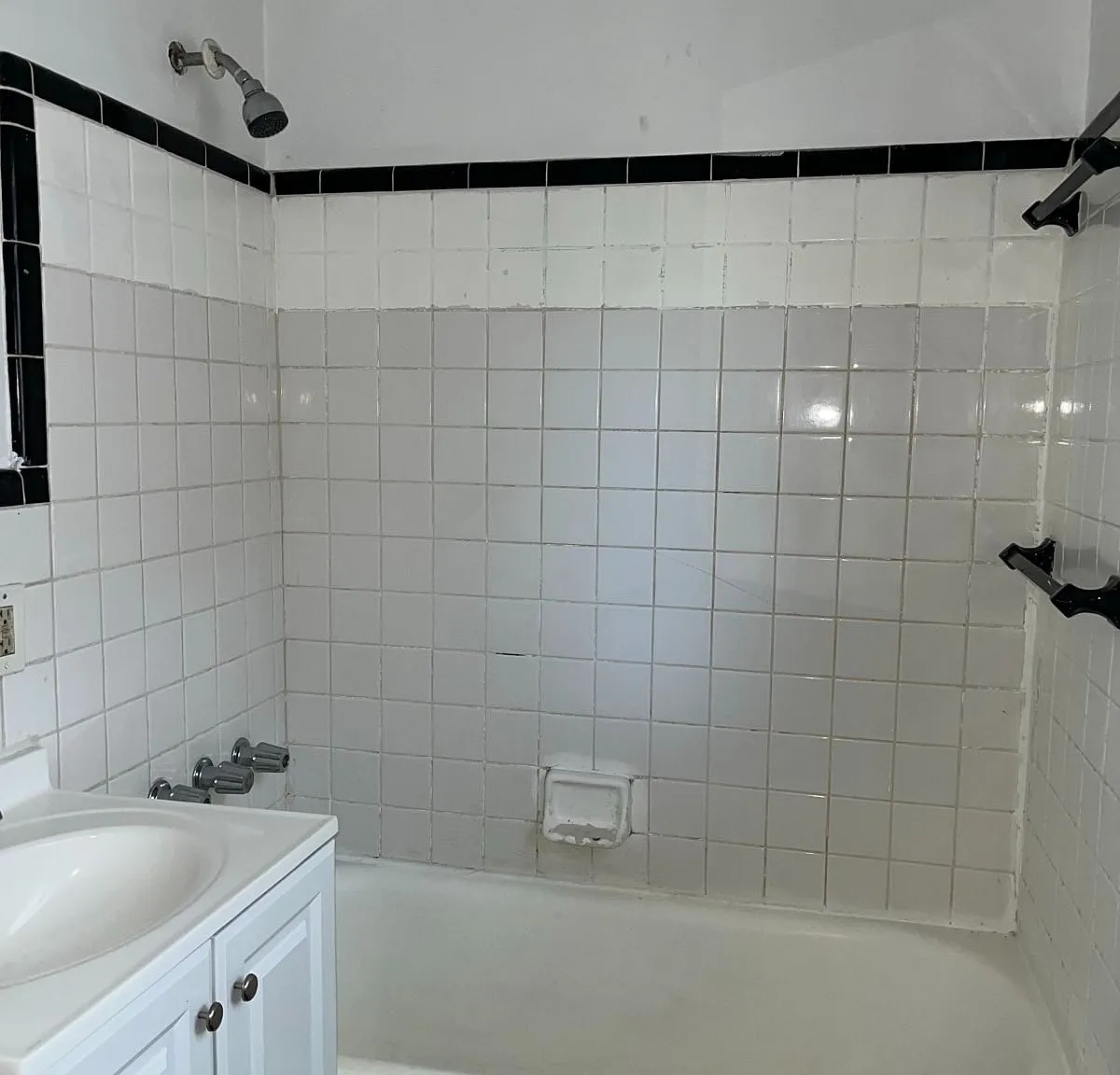 3 bed, 1.0 bath, 1170 sqft, $1,300 — Photo 4