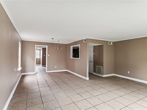 4th image of 2508-10 Caswell Ln