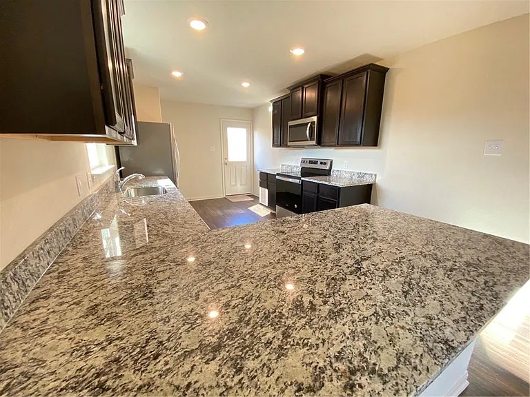 401 Hyacinth Way — Photo 12