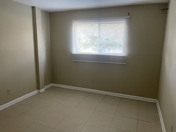 4th image of 115 Camelot Dr