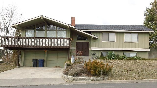 2nd image of 332 SE Highland Park Dr
