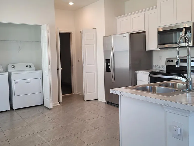 9025 Gifford Dr — Photo 3