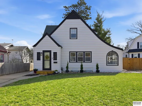 2120 Bradfield Dr, Lincoln, NE 68502