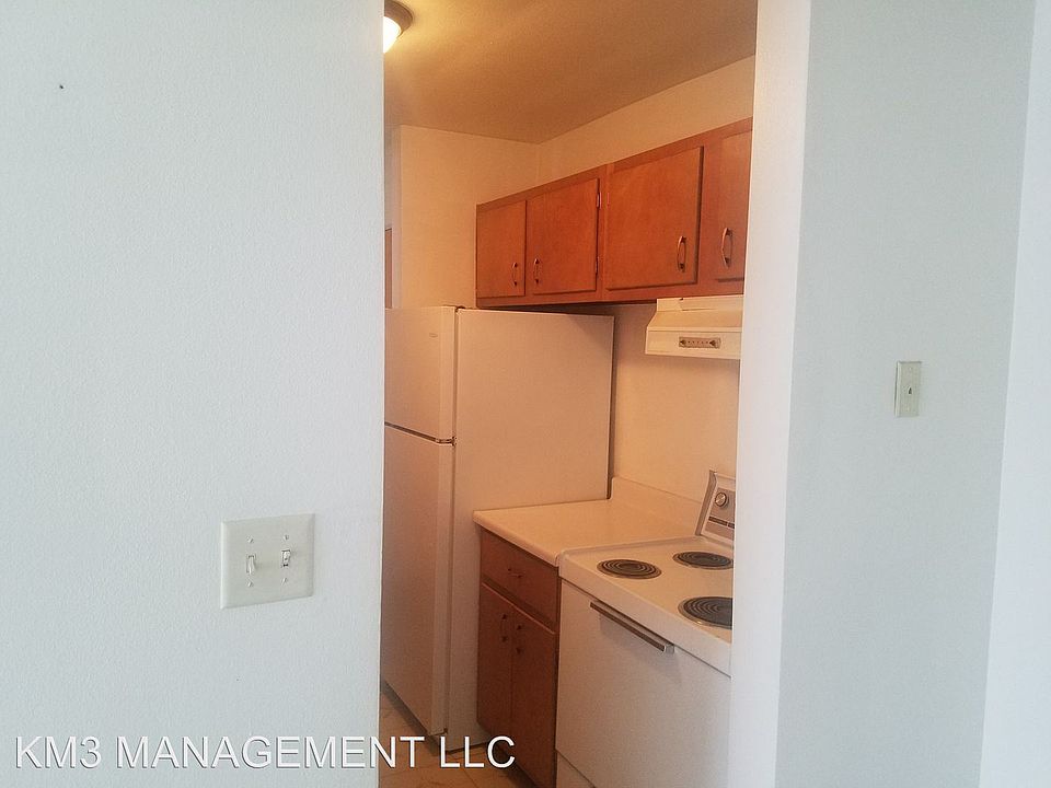 2nd image of 4007 28th Ave APT 8