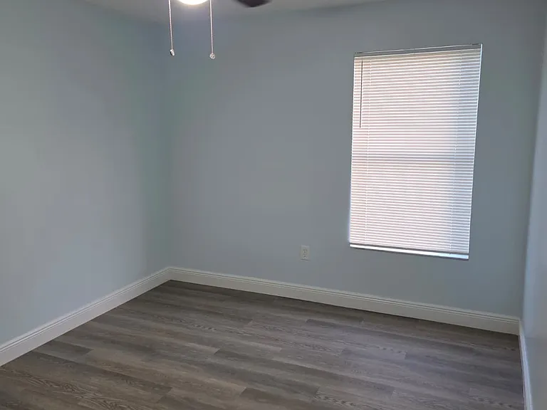 818 Mountbatten Ln — Photo 19