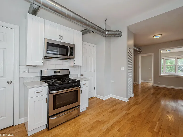1915 N Winchester Ave #2E — Photo 2