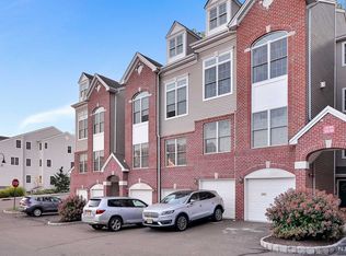 13 Rhodes Ct, Hawthorne, NJ 07506