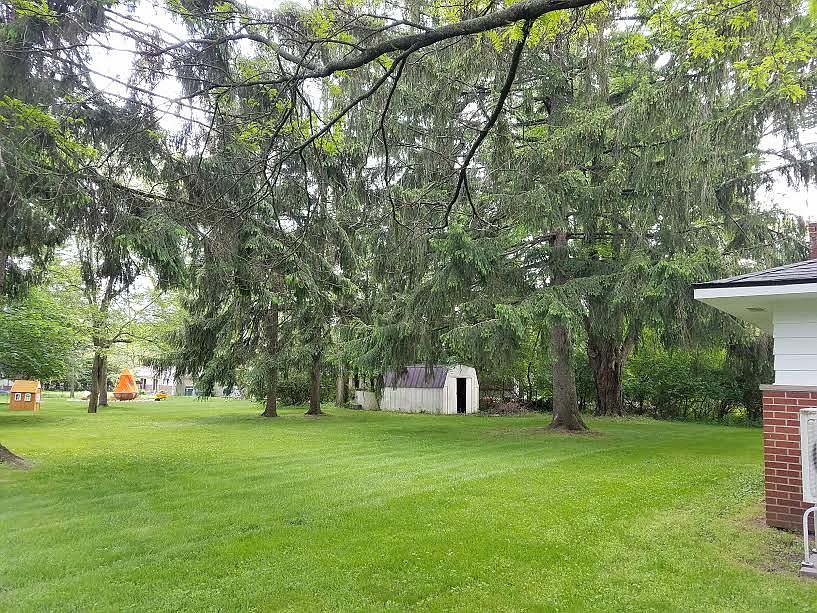 2nd image of 152 Nesbit Ln