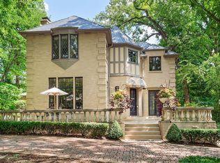 587 Hickory Rd, Glen Ellyn, IL 60137