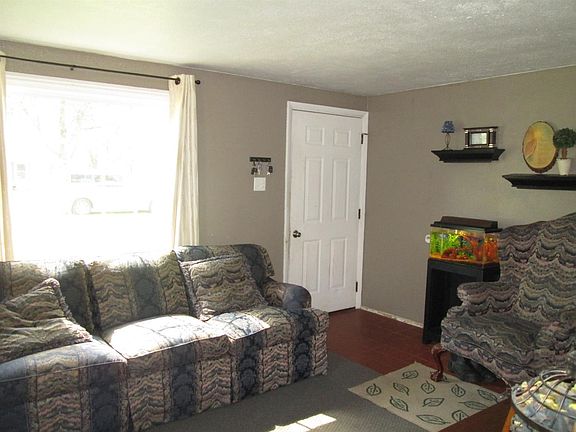5th image of 8313 Ellsworth Pl