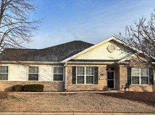 16300 Crescent Lake Dr, Crest Hill, IL 60403