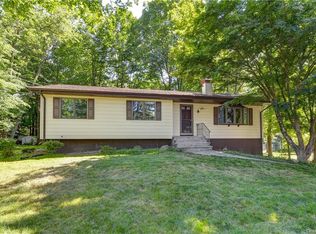 9 Summit Dr, New City, NY 10956