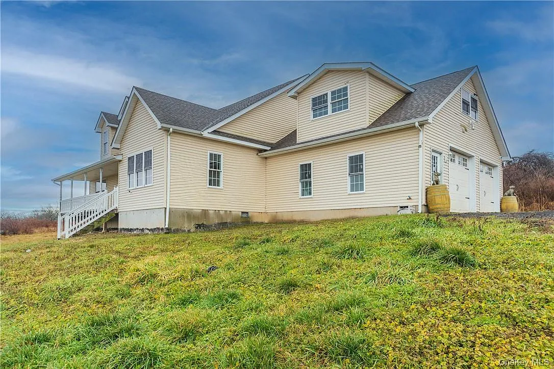 3 bed, 2.5 bath, 1650 sqft, $3,800 — Photo 2