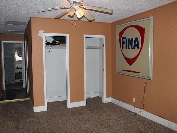 3rd image of 2118 Meadowbrook Dr