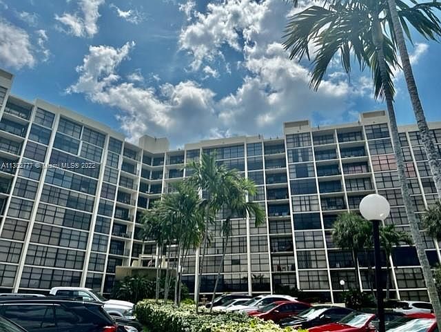 1st image of 600 Parkview Dr APT 907