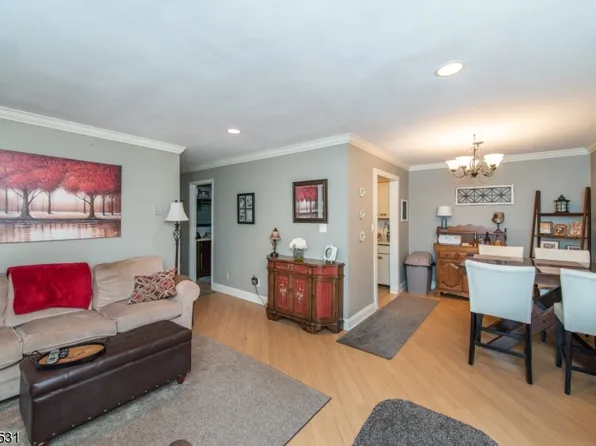 305 Federal Hill Rd, Pompton Lakes, NJ 07442