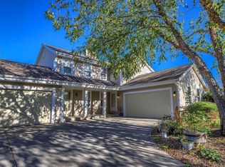 1232 River Park Cir E, Mukwonago, WI 53149