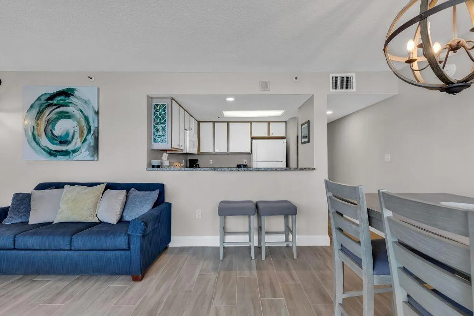 2 bed, 2.0 bath, 947 sqft, $4,721 — Photo 4