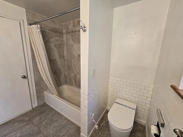 4904 NE 9th St — Photo 10