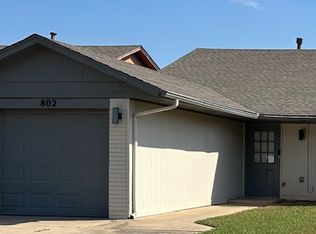 802 Swan Lake Rd, Edmond, OK 73003