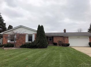 3197 Columbine Dr, Saginaw, MI 48603