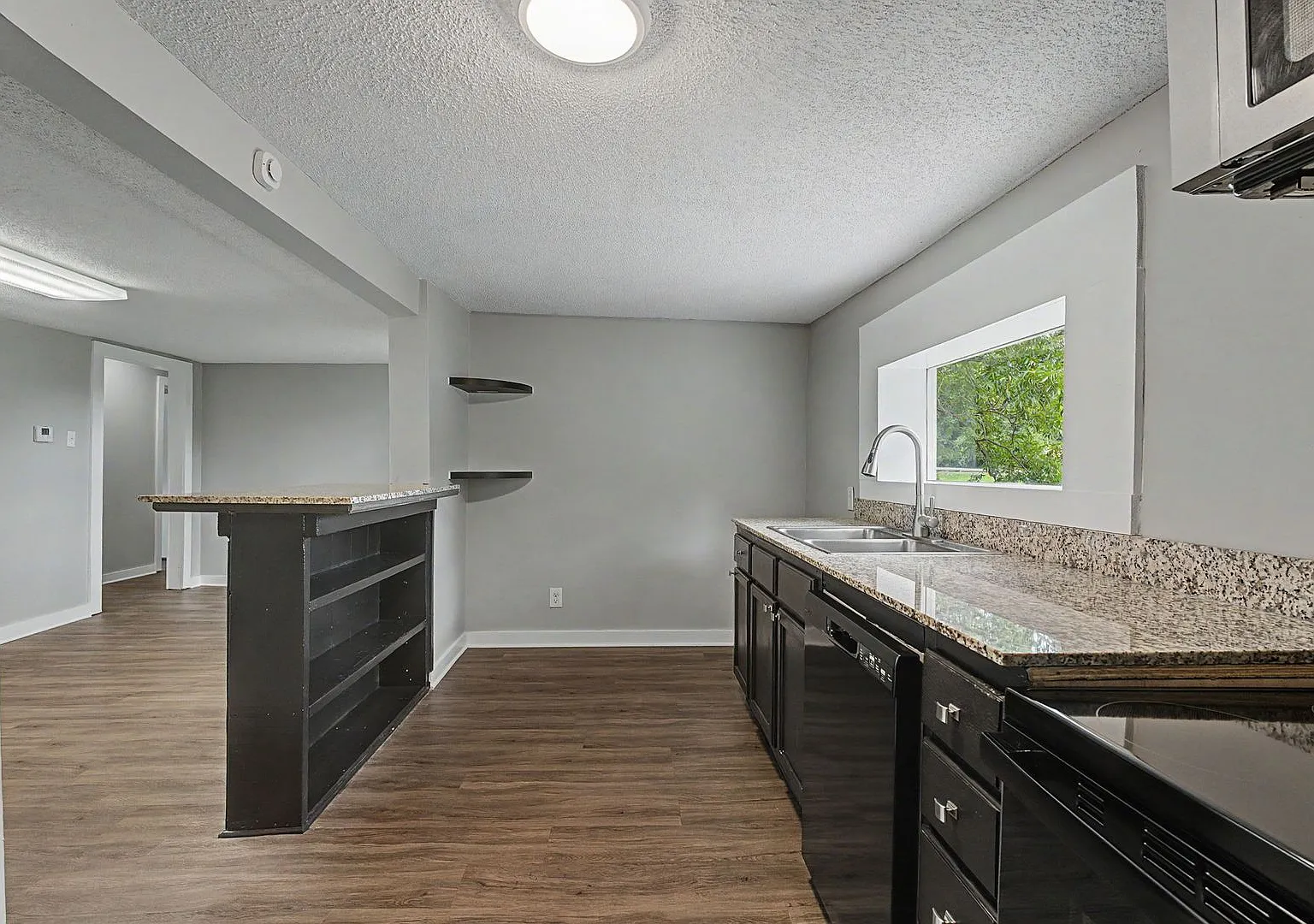 Renovated 4 Bedroom 2 Bath Home for Rent!! — Photo 3