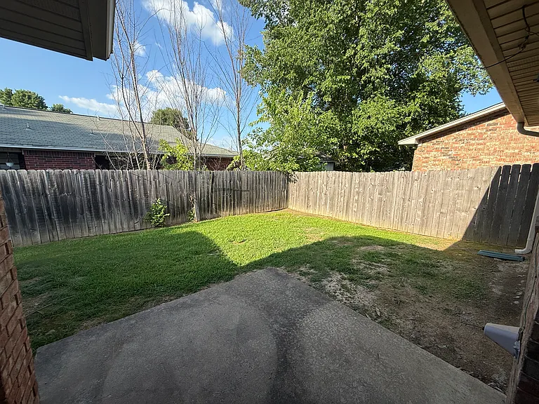 2624 W C St — Photo 13