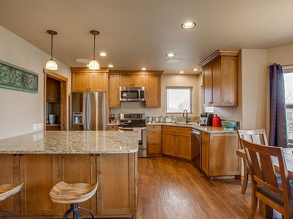 Check out that granite!