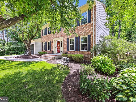 2nd image of 8927 Lake Braddock Dr