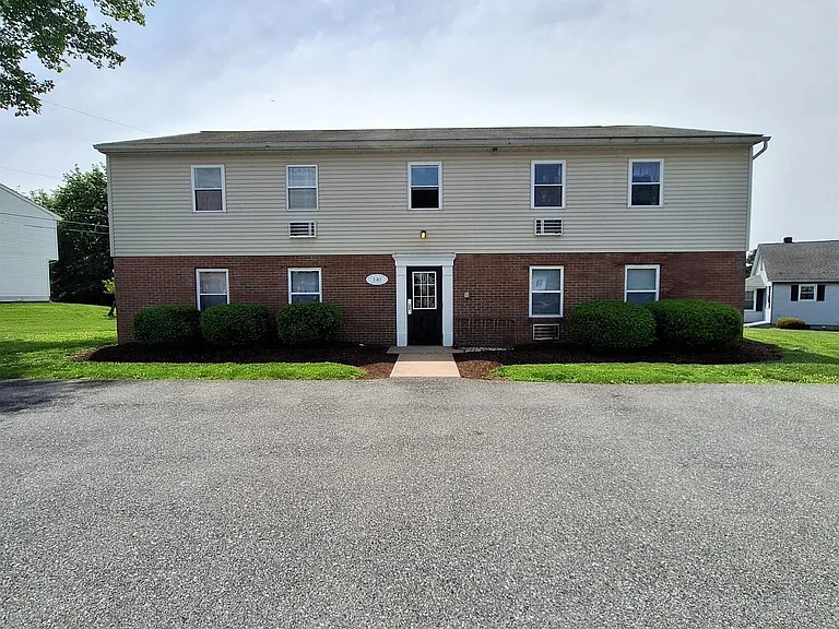 140B W Charlotte St — Photo 1