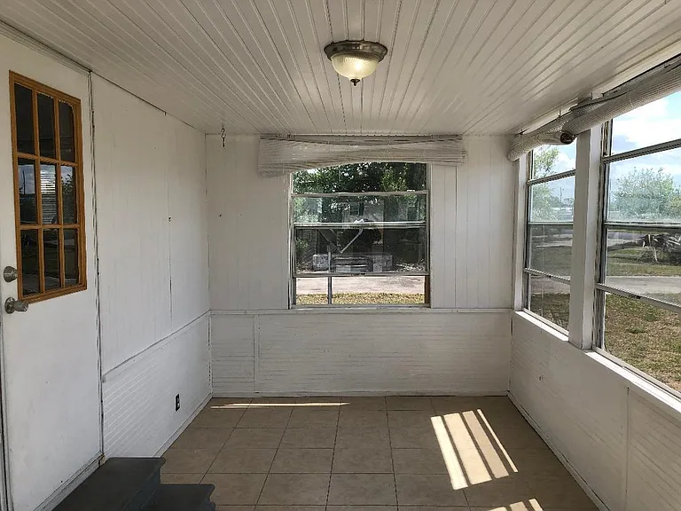 29156 Crawford Ave — Photo 4