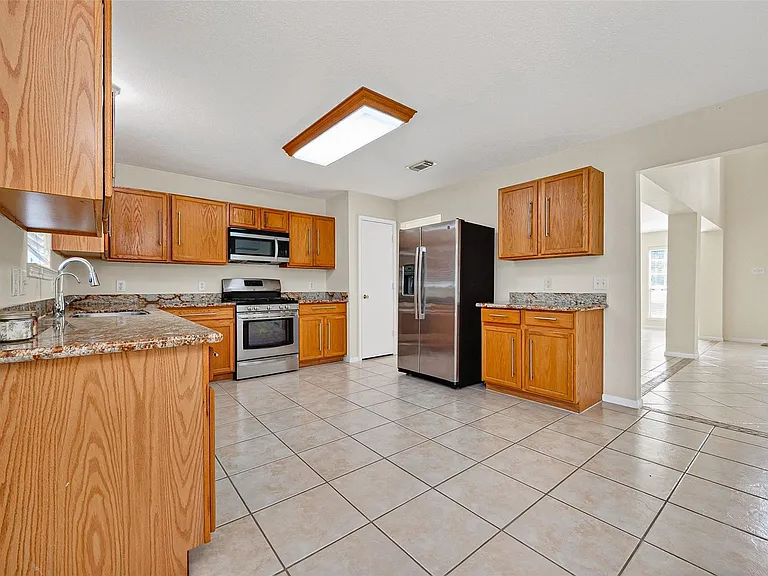 16102 Flatridge Ct — Photo 12