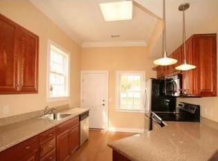 410 W Hall St, Savannah, GA 31401