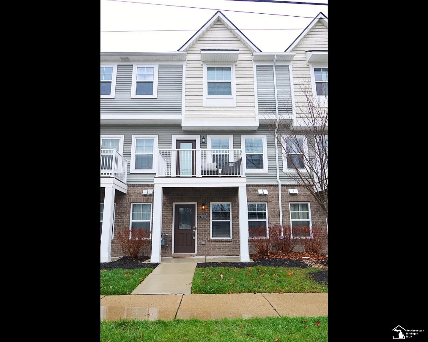 24033 Battelle Ave photo 1