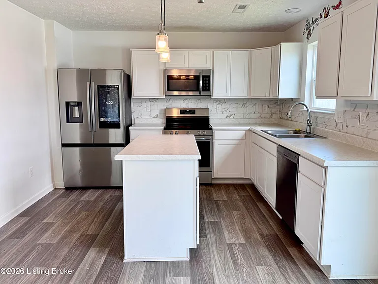 7994 1/2 Kismet Dr — Photo 3