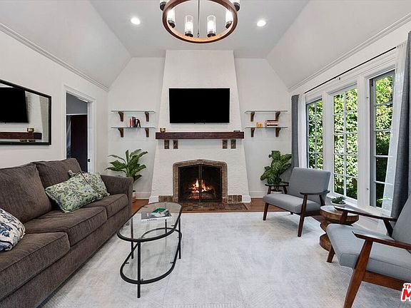 5th image of 8818 Rosewood Ave