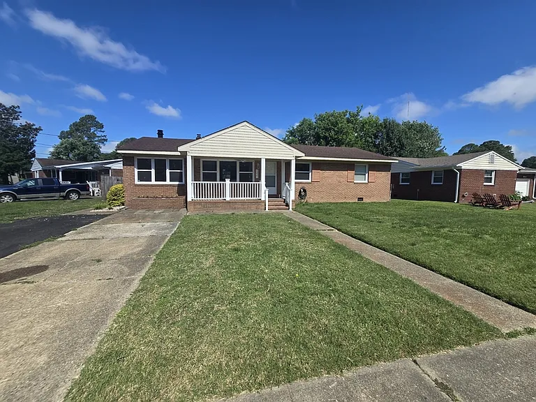 1221 Wingfield Ave — Photo 2