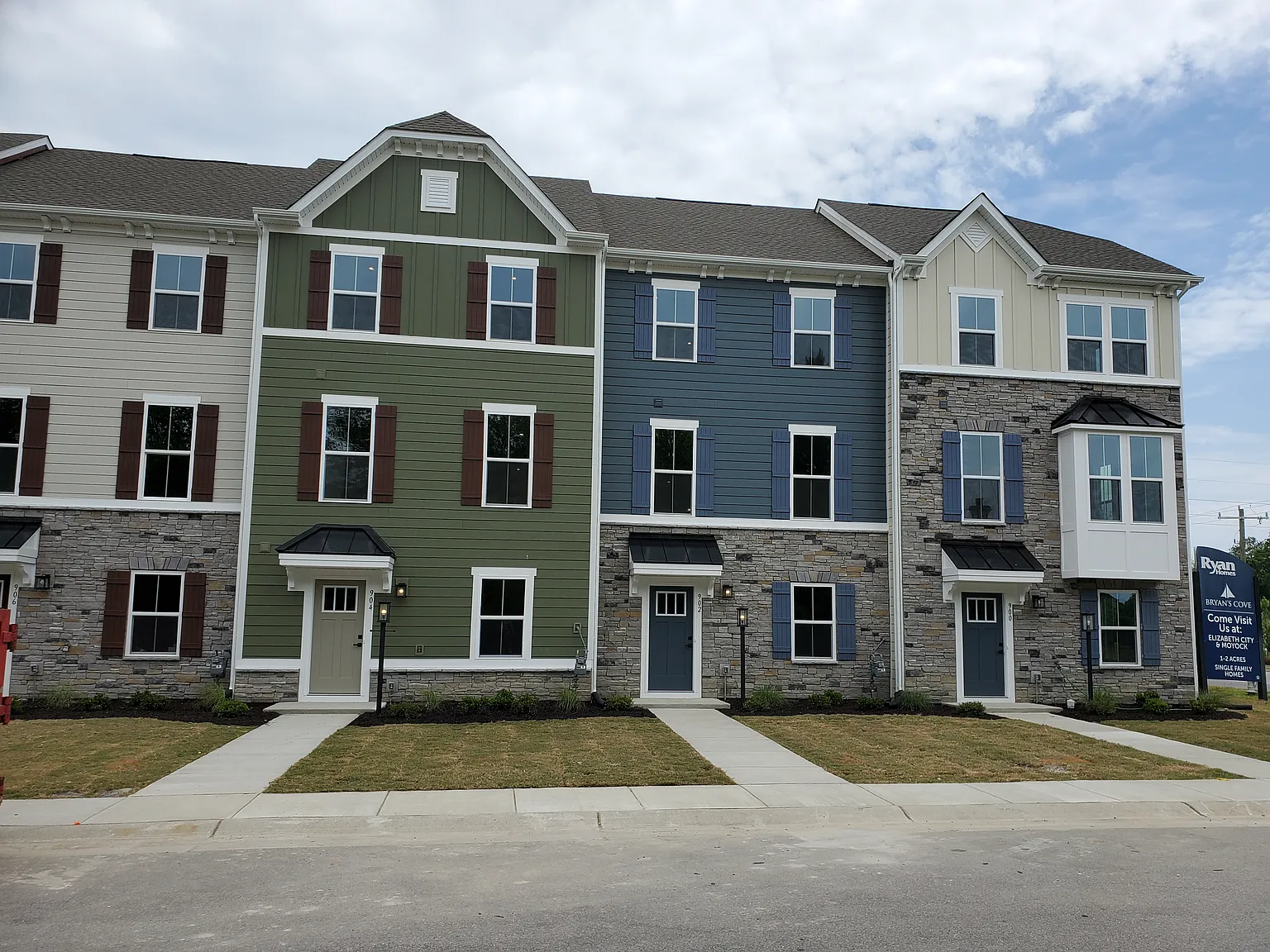 3 bed, 1577 sqft, $2,685 — Photo 1