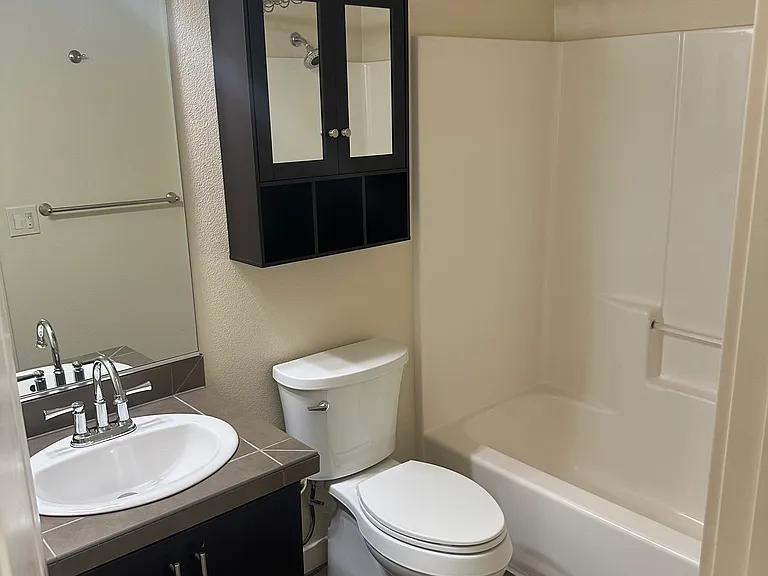 837 NE Wheelock Pl — Photo 11
