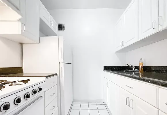 Rented by R New York | media 22