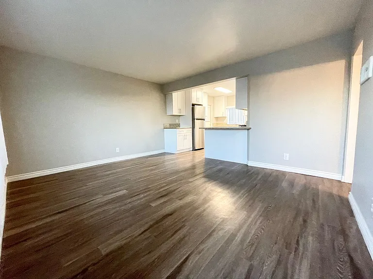 4550 Boundary St — Photo 5
