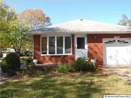 1936 Mount Carmel Blvd photo 1
