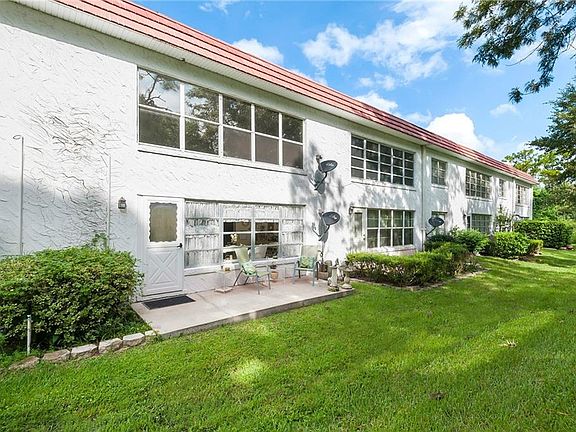 2nd image of 400 El Camino Dr APT 104
