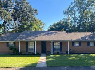 102 Mulberry St, Lake Jackson, TX 77566