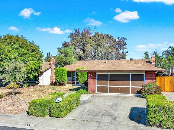 3rd image of 143 Edwin Drive