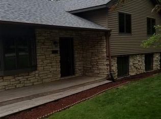 629 Pine Ridge Rd, Coralville, IA 52241