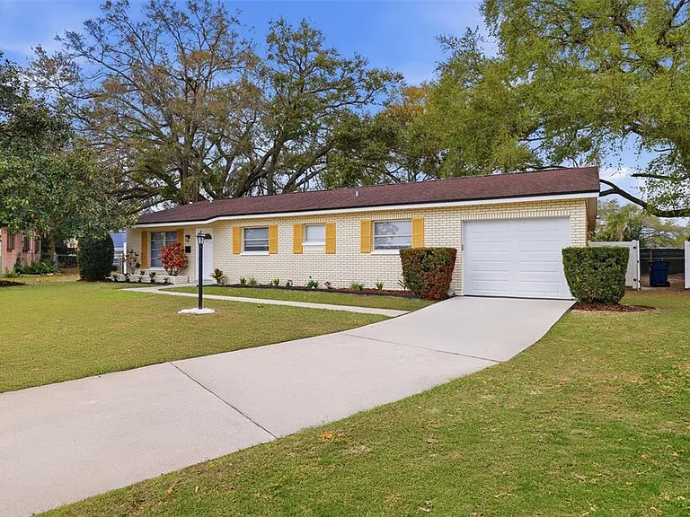 2327 W Knollwood Pl — Photo 2